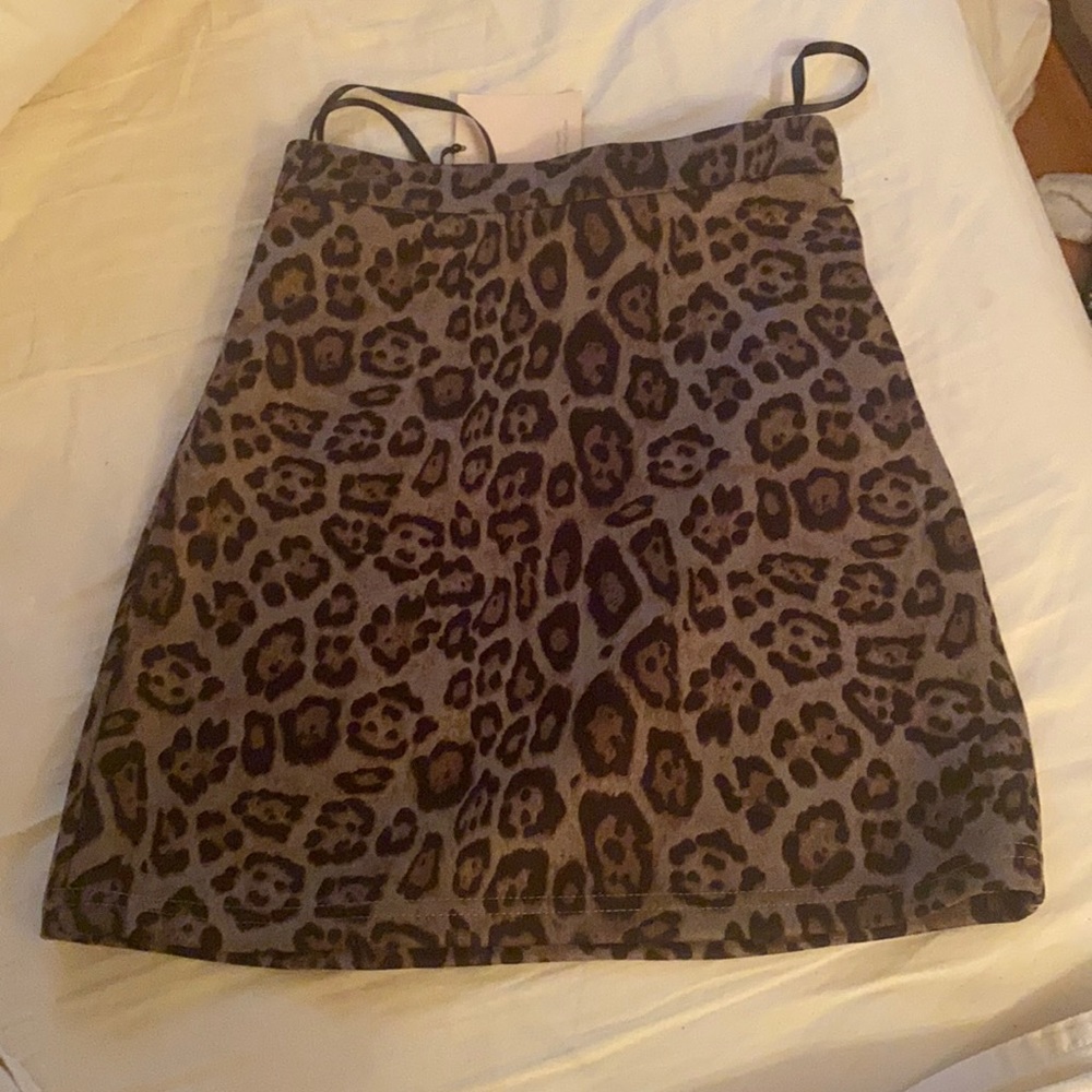 Super down mini leopard skirt, Size XXS, BRAND NEW WITH TAGS, never worn.